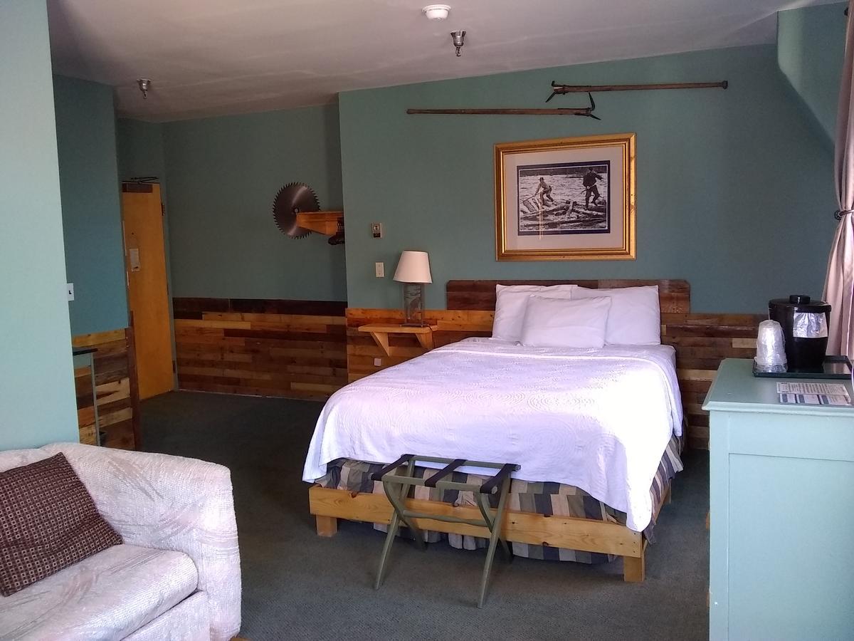 The Charles 3* Bangor